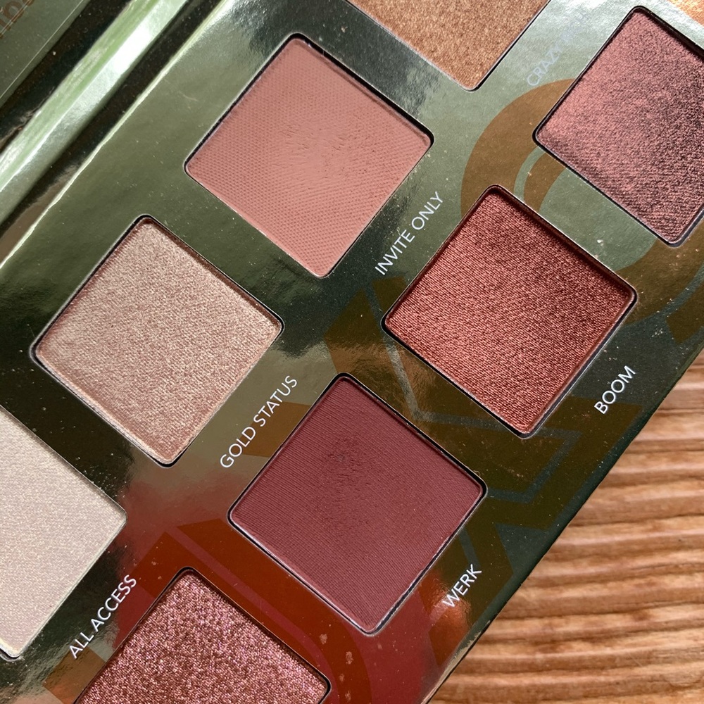 🎉HP🎉 New Buxom Boss Babe Betty Eyeshadow Palette - Picture 5 of 10